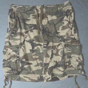 No Boundaries Men's Camo Cargo Shorts - Olive Brown